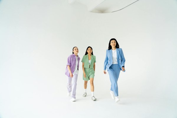 Shine Bright: Innovative Tips for Styling Metallic Accents in Your Evening Wear